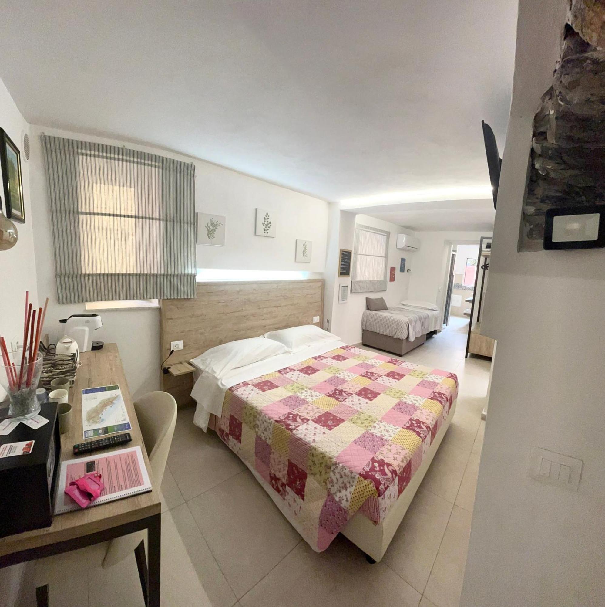 מלון מונטרוסו אל מארה Pink House Garden מראה חיצוני תמונה